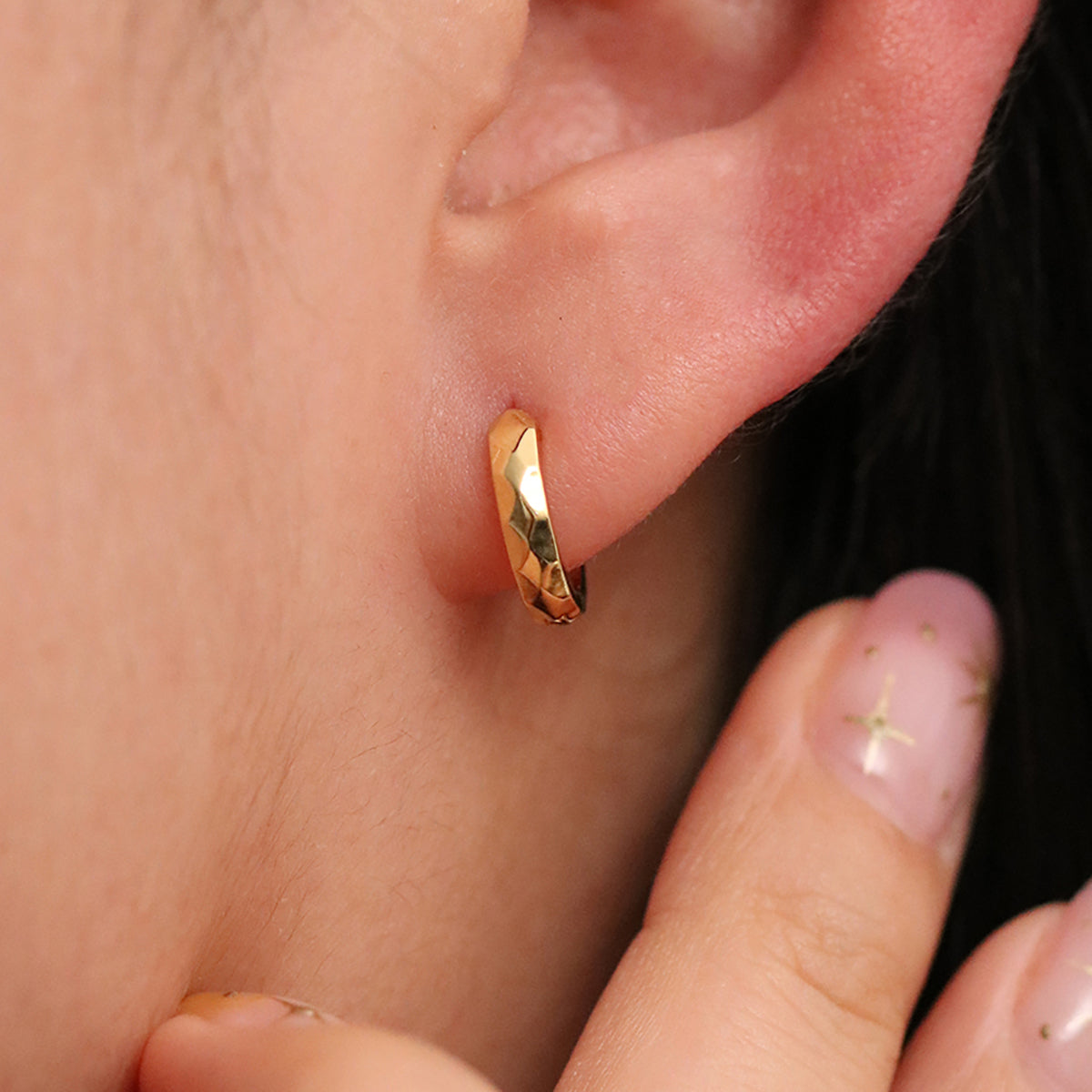 Hammered huggie earring-1