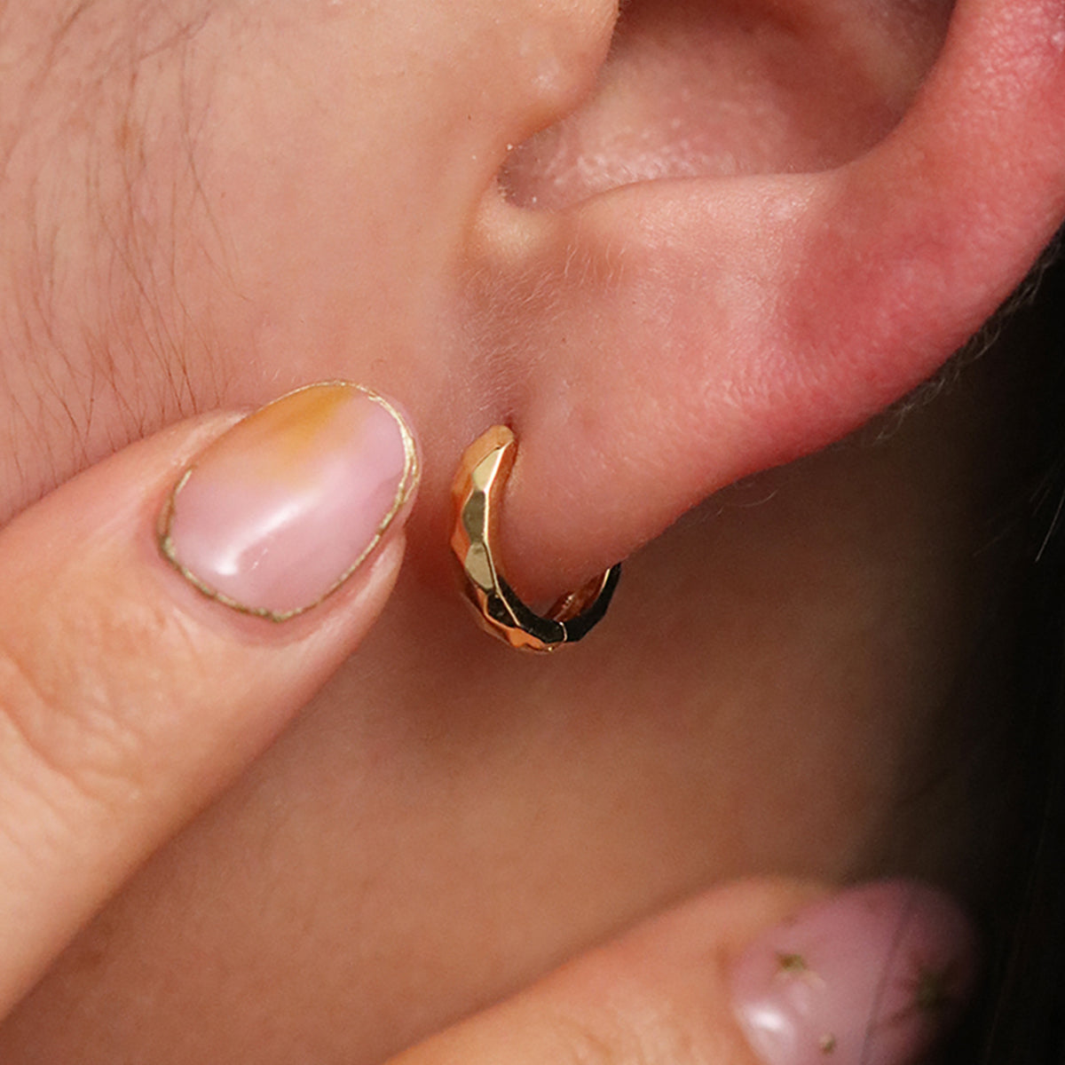Hammered huggie earring-4