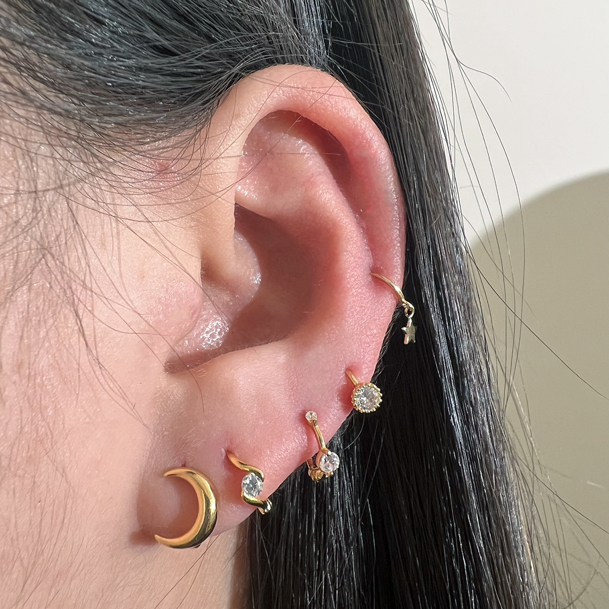 Circle Cubic Huggie Earring-1