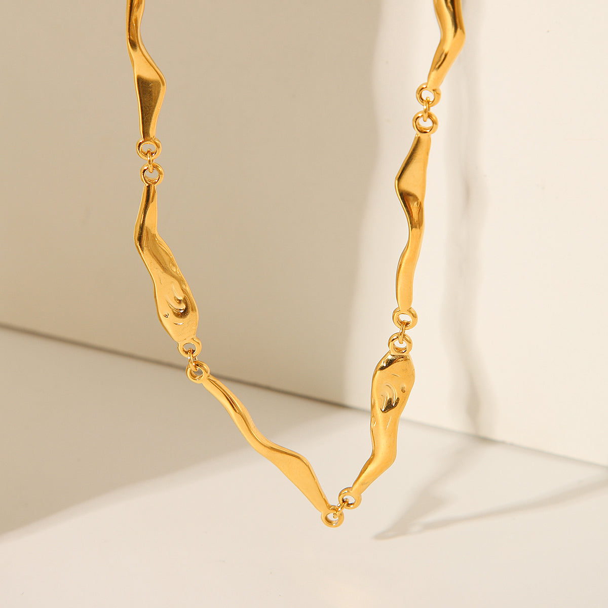 Irregular Bone Link Chain Necklace – 18K Gold-Plated Statement Choker