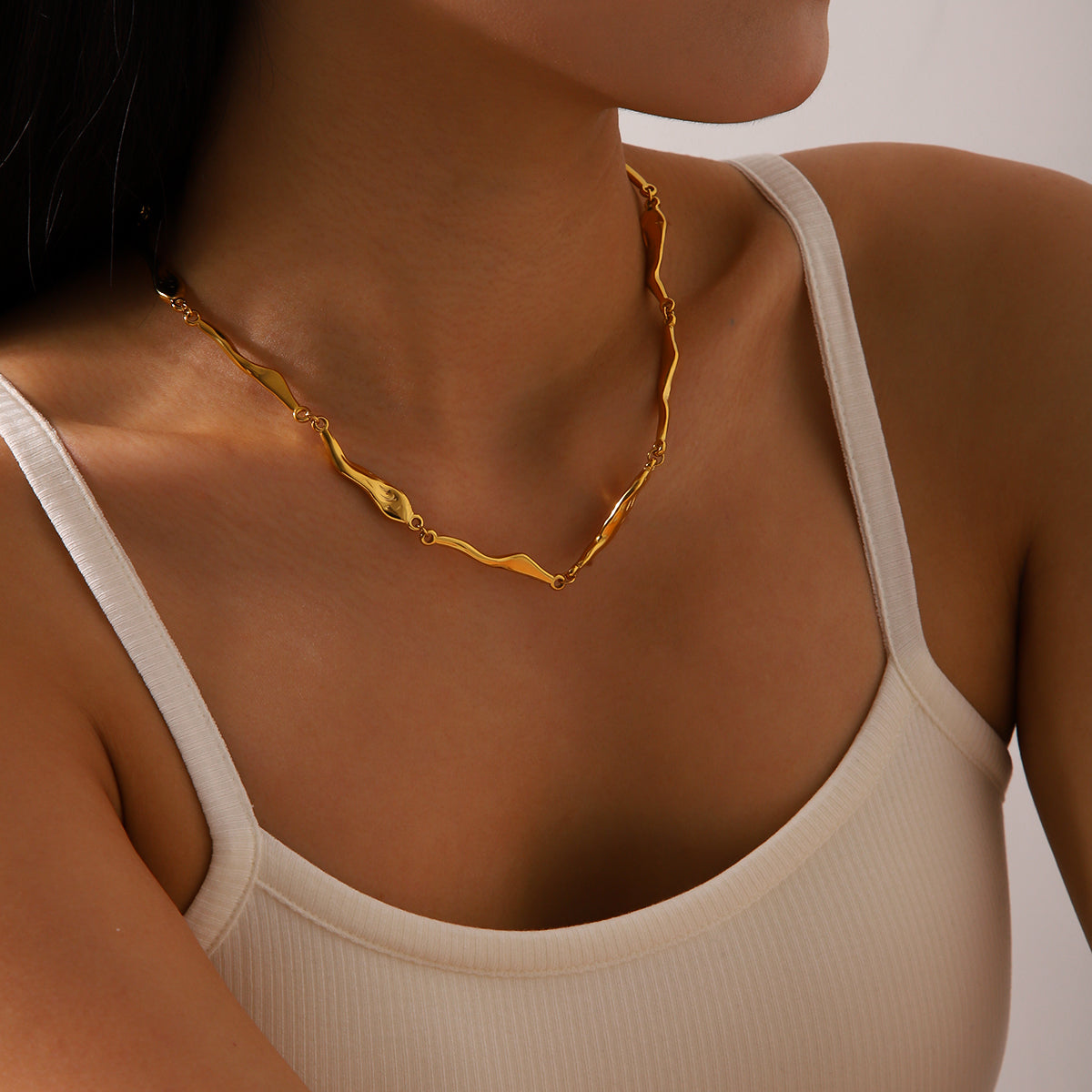 Irregular Bone Link Chain Necklace – 18K Gold-Plated Statement Choker