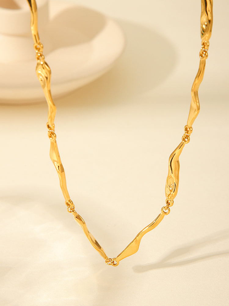 Irregular Bone Link Chain Necklace – 18K Gold-Plated Statement Choker