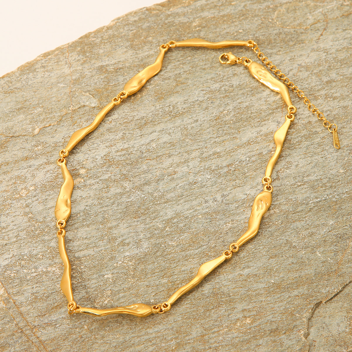 Irregular Bone Link Chain Necklace – 18K Gold-Plated Statement Choker