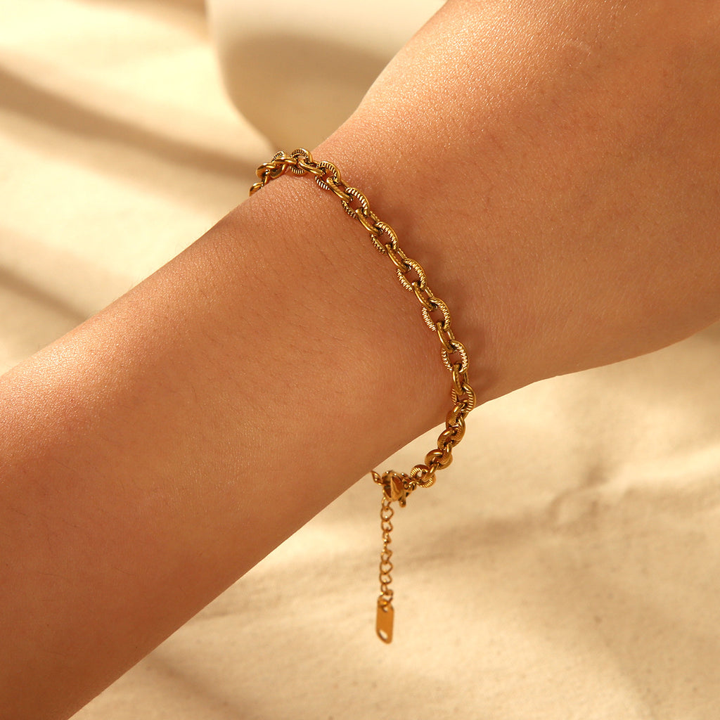 Gold Plated textured O-chain bracelet