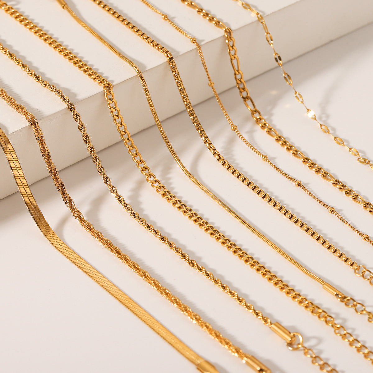 Minimalist 18K Gold Chain Bracelet – 8 Classic Styles